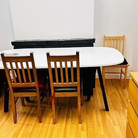 3 Bed House East London Home Экстерьер фото