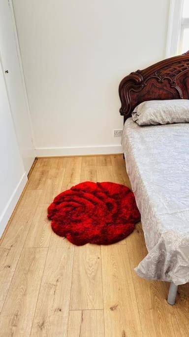 3 Bed House East London Home Экстерьер фото