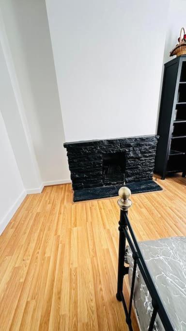 3 Bed House East London Home Экстерьер фото